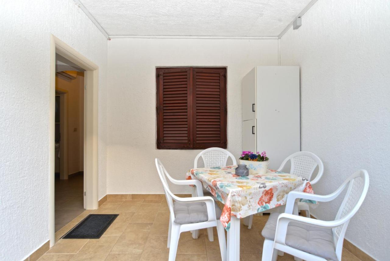 Apartments Orange 167 Novigrad  ภายนอก รูปภาพ